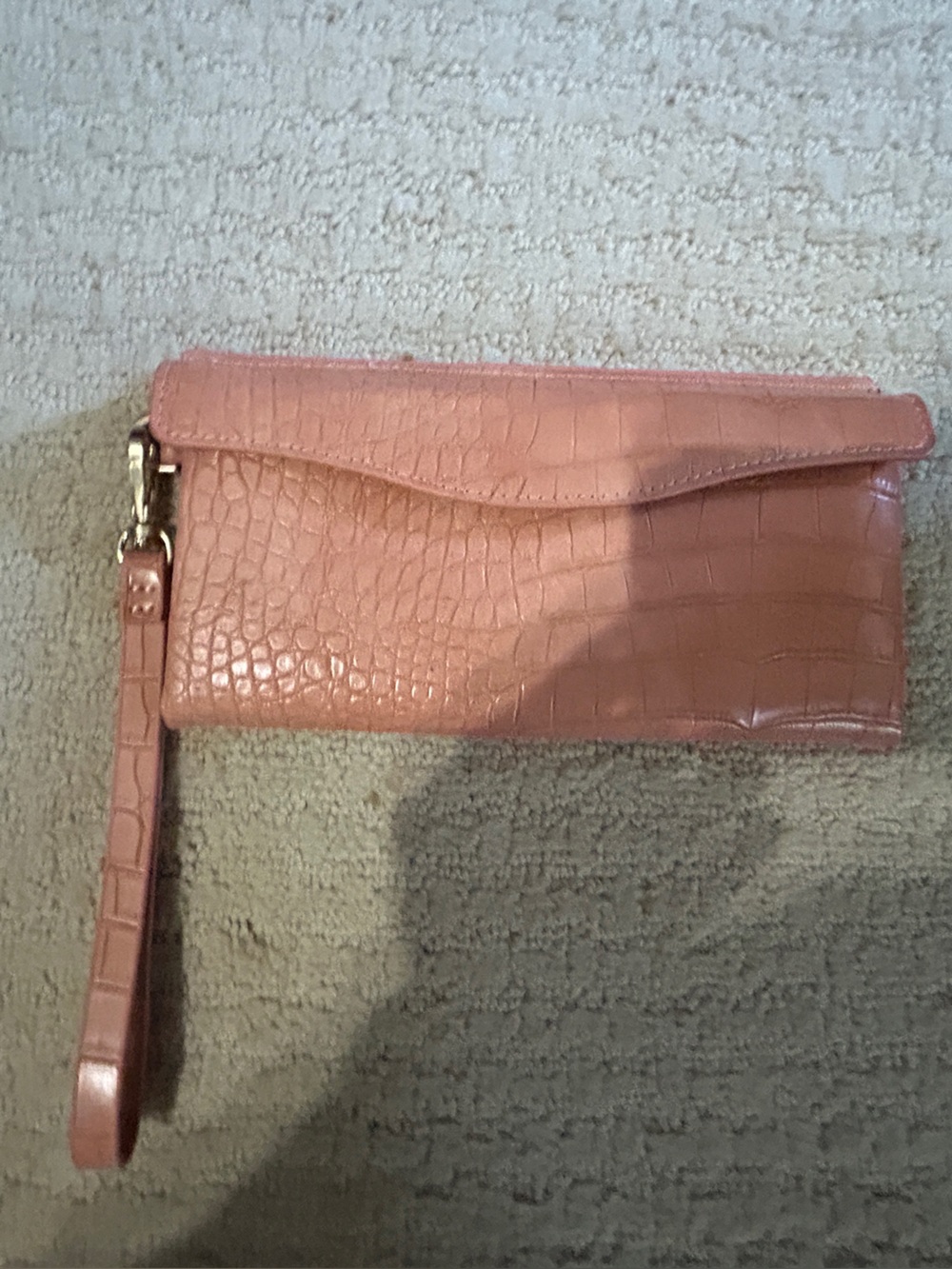 Women’s Croc-Embossed Wristlet Clutch in Dusty Rose